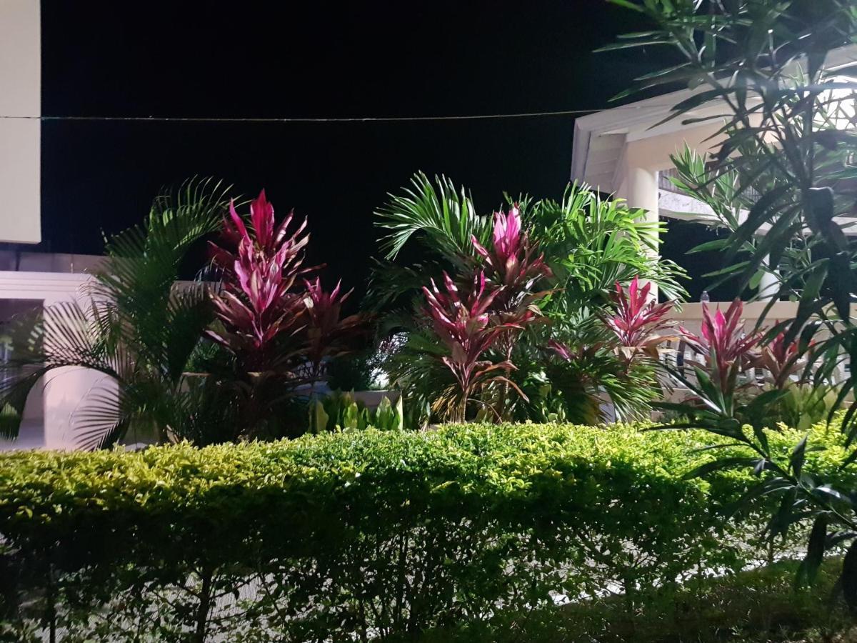 Cool Breeze Discovery Bay Bagian luar foto