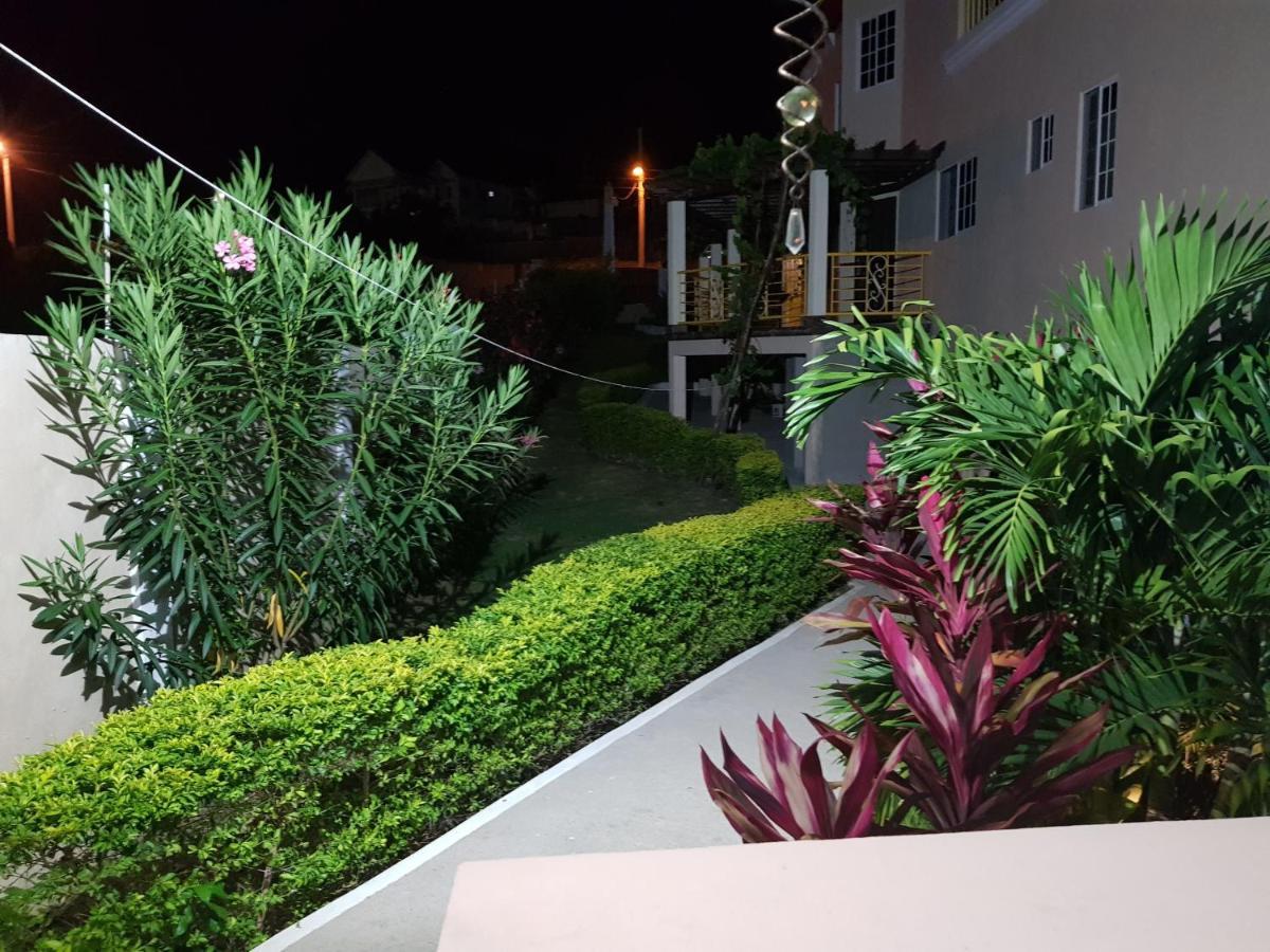 Cool Breeze Discovery Bay Bagian luar foto
