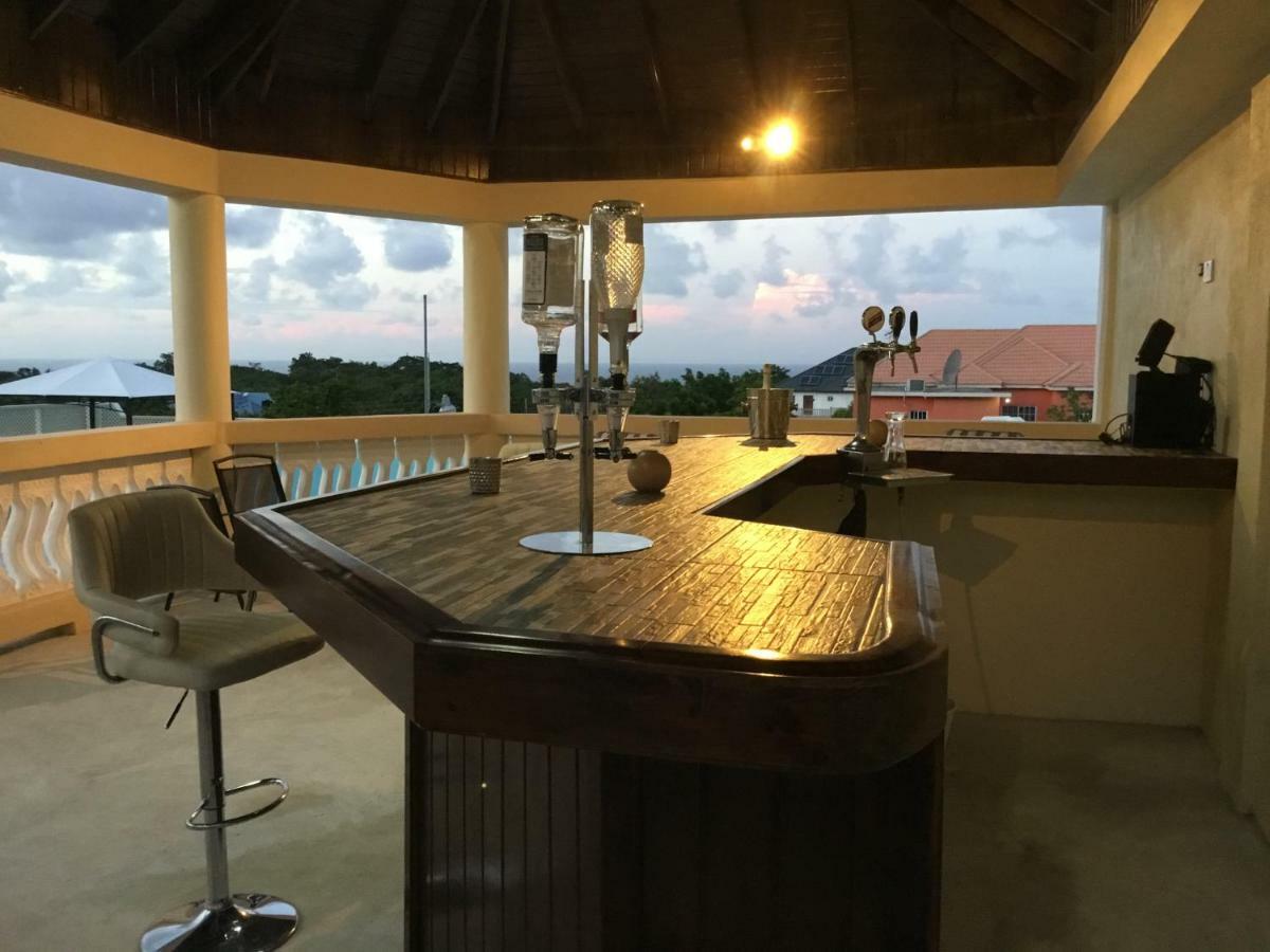 Cool Breeze Discovery Bay Bagian luar foto
